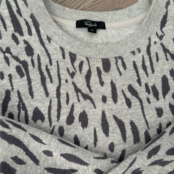 EUC. Rails Marlo sweatshirt in grey animal pattern - Picture 2 of 5